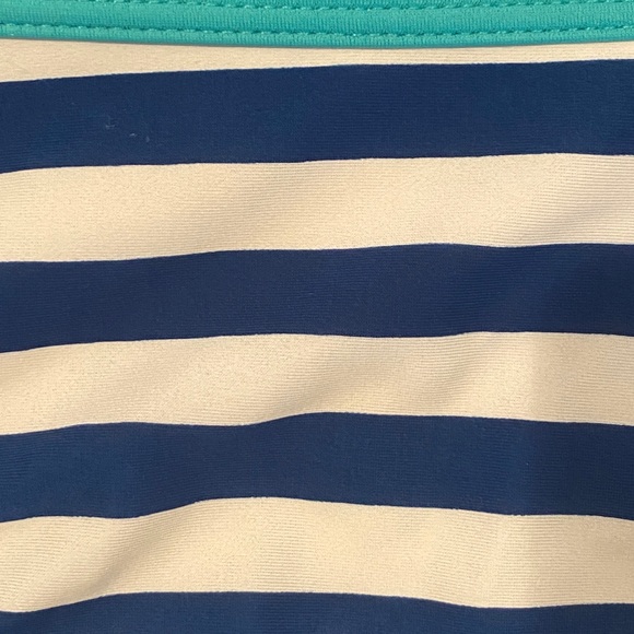 Girls swim ๐๐พโโ๏ธ suit!!!๐ค๐ - Picture 2 of 3